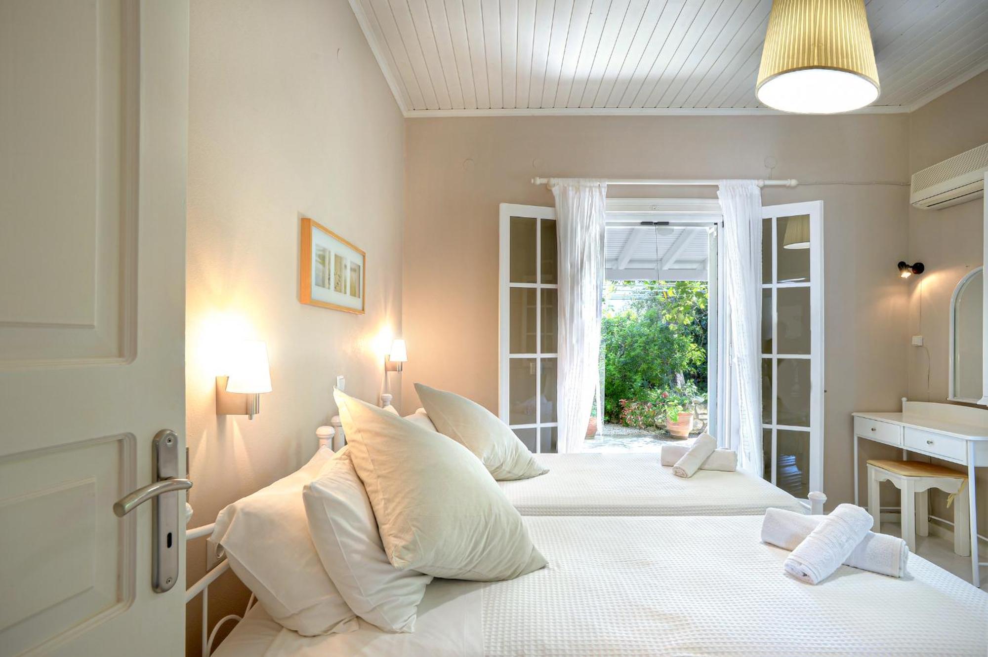 Porto Ozias Lioniskari Seaviews - Paxoi'S Private Pool Oasis 빌라 외부 사진
