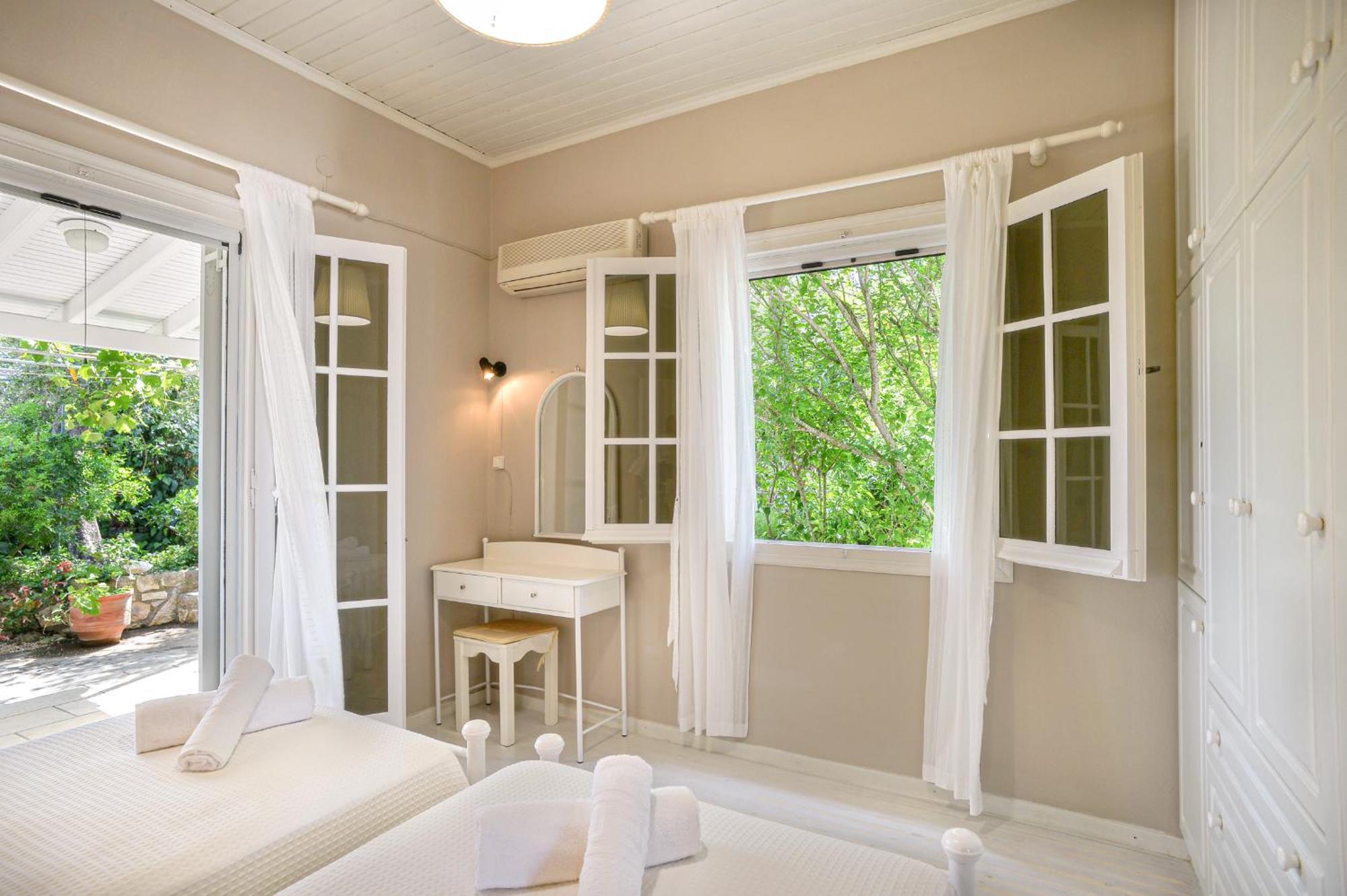 Porto Ozias Lioniskari Seaviews - Paxoi'S Private Pool Oasis 빌라 외부 사진